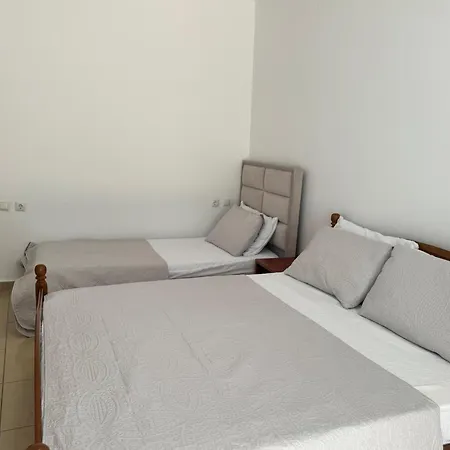 Qirjako's ゲストハウス 3*