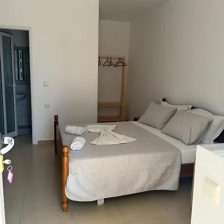 Qirjako's ゲストハウス 3*