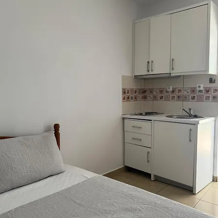 Qirjako's ゲストハウス