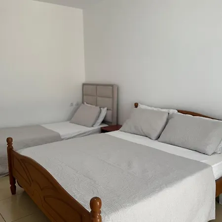 Qirjako's ゲストハウス 3*