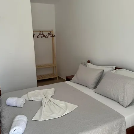 Qirjako's Guest house Himare